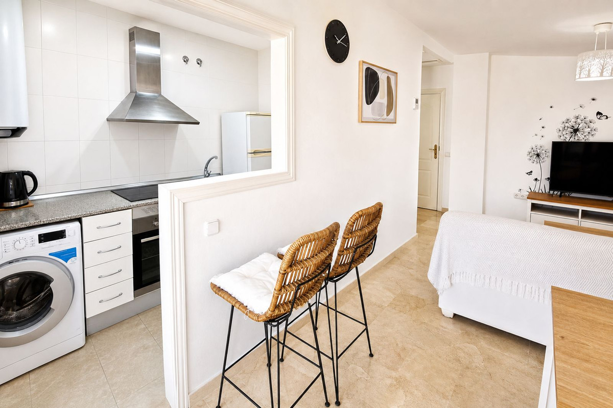 2 Bed Apartment for sale in La Duquesa Costa Del Sol, Málaga, Spain