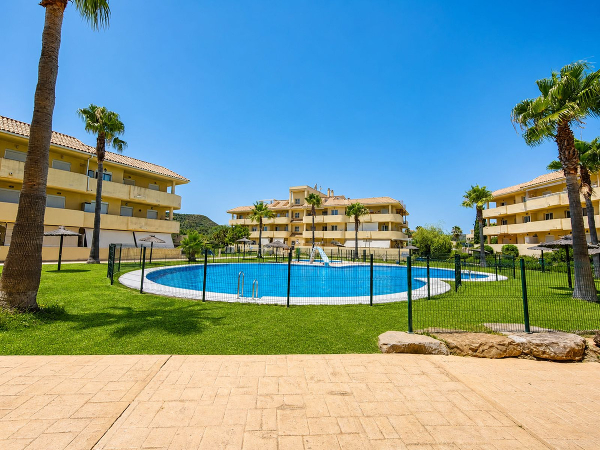 2 Bed Apartment for sale in La Duquesa Costa Del Sol, Málaga, Spain