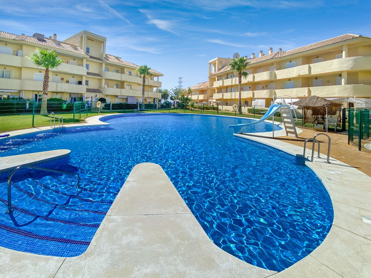 2 Bed Apartment for sale in La Duquesa Costa Del Sol, Málaga, Spain