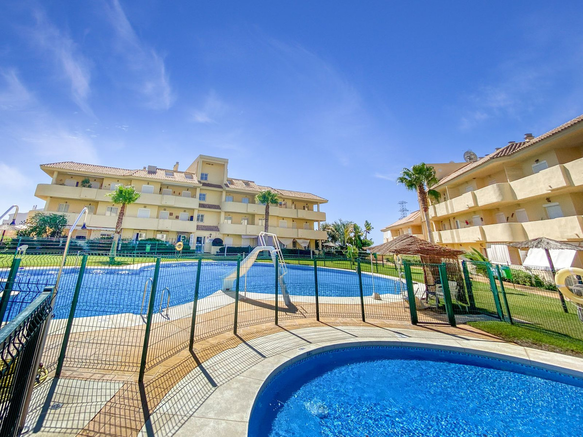 2 Bed Apartment for sale in La Duquesa Costa Del Sol, Málaga, Spain