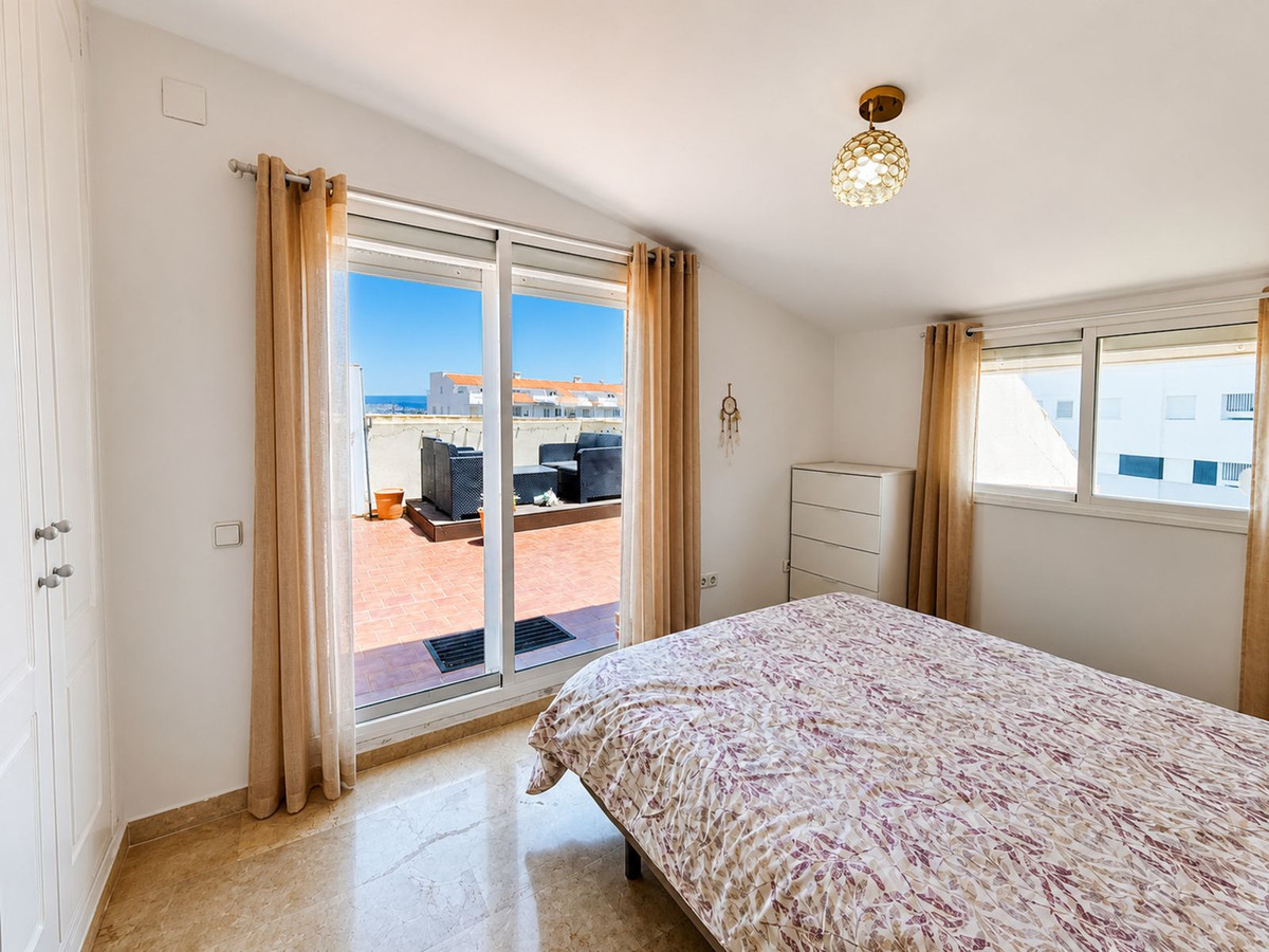 2 Bed Apartment for sale in La Duquesa Costa Del Sol, Málaga, Spain