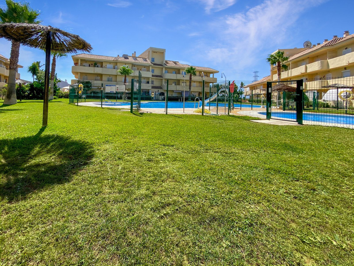 2 Bed Apartment for sale in La Duquesa Costa Del Sol, Málaga, Spain