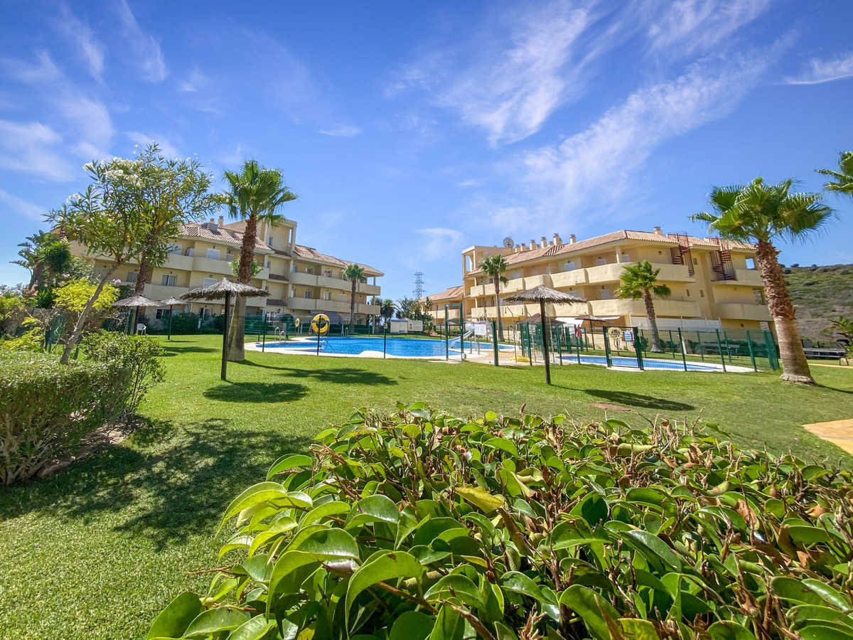 2 Bed Apartment for sale in La Duquesa Costa Del Sol, Málaga, Spain