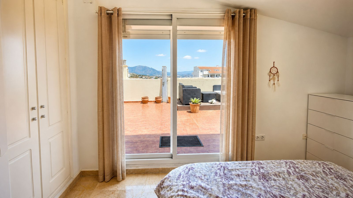 2 Bed Apartment for sale in La Duquesa Costa Del Sol, Málaga, Spain