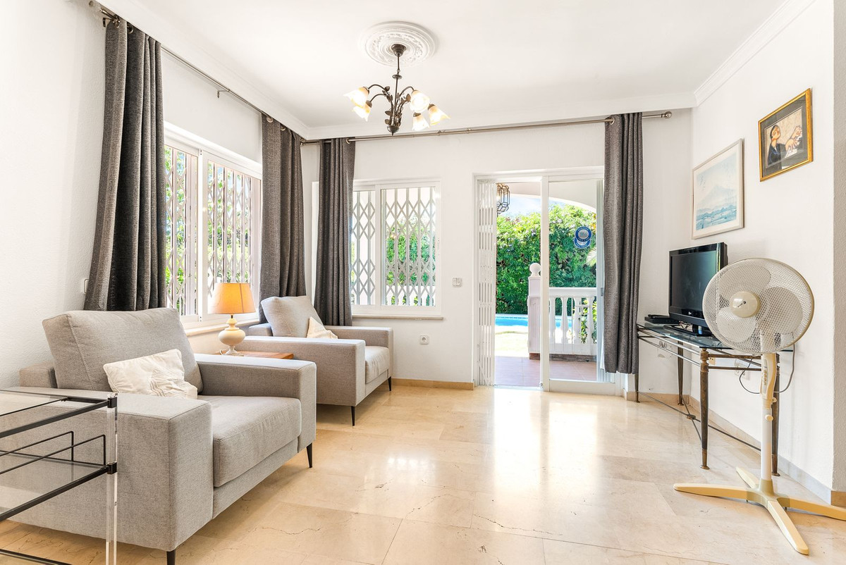 5 Bed Townhouse for sale in Calahonda Costa Del Sol, Málaga, Spain