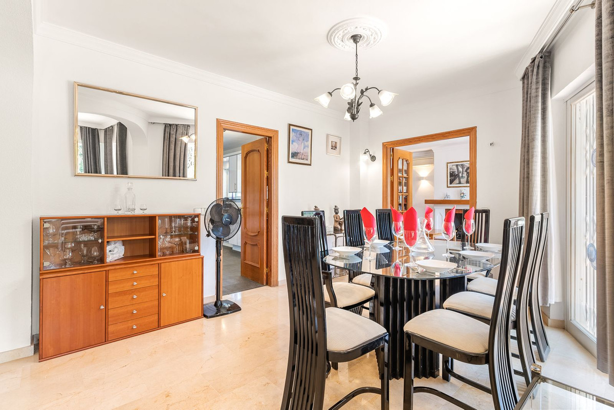 5 Bed Townhouse for sale in Calahonda Costa Del Sol, Málaga, Spain