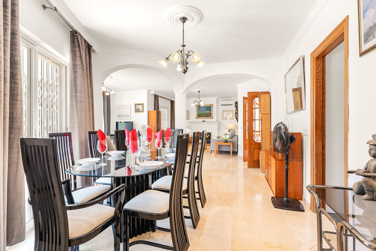 5 Bed Townhouse for sale in Calahonda Costa Del Sol, Málaga, Spain