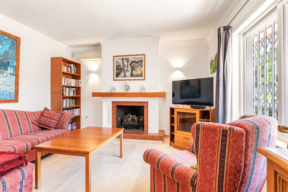 5 Bed Townhouse for sale in Calahonda Costa Del Sol, Málaga, Spain