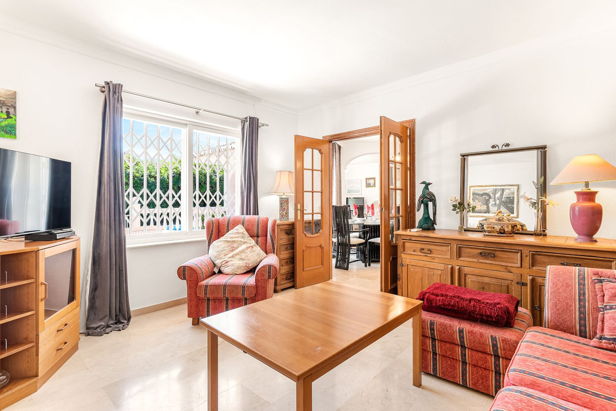 5 Bed Townhouse for sale in Calahonda Costa Del Sol, Málaga, Spain