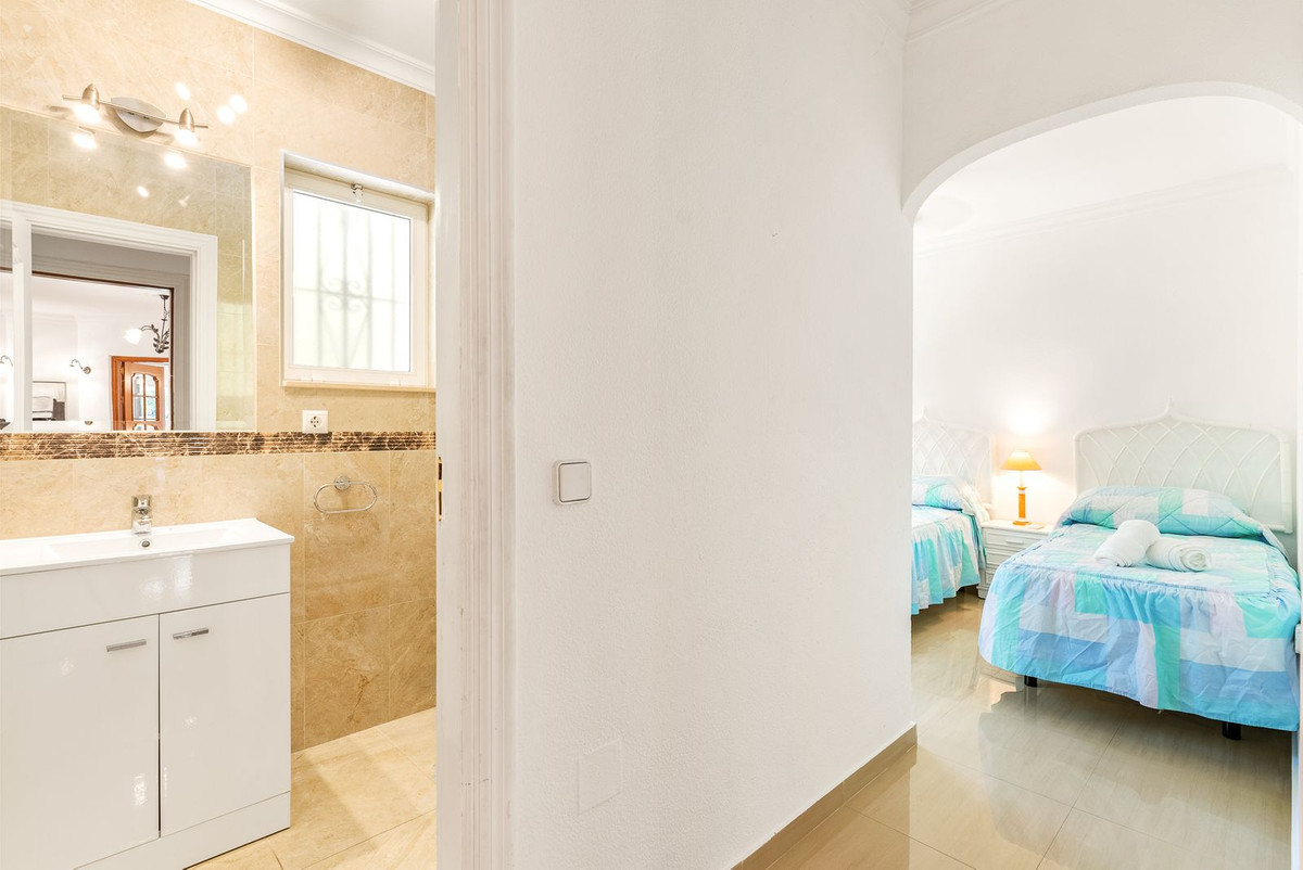 5 Bed Townhouse for sale in Calahonda Costa Del Sol, Málaga, Spain