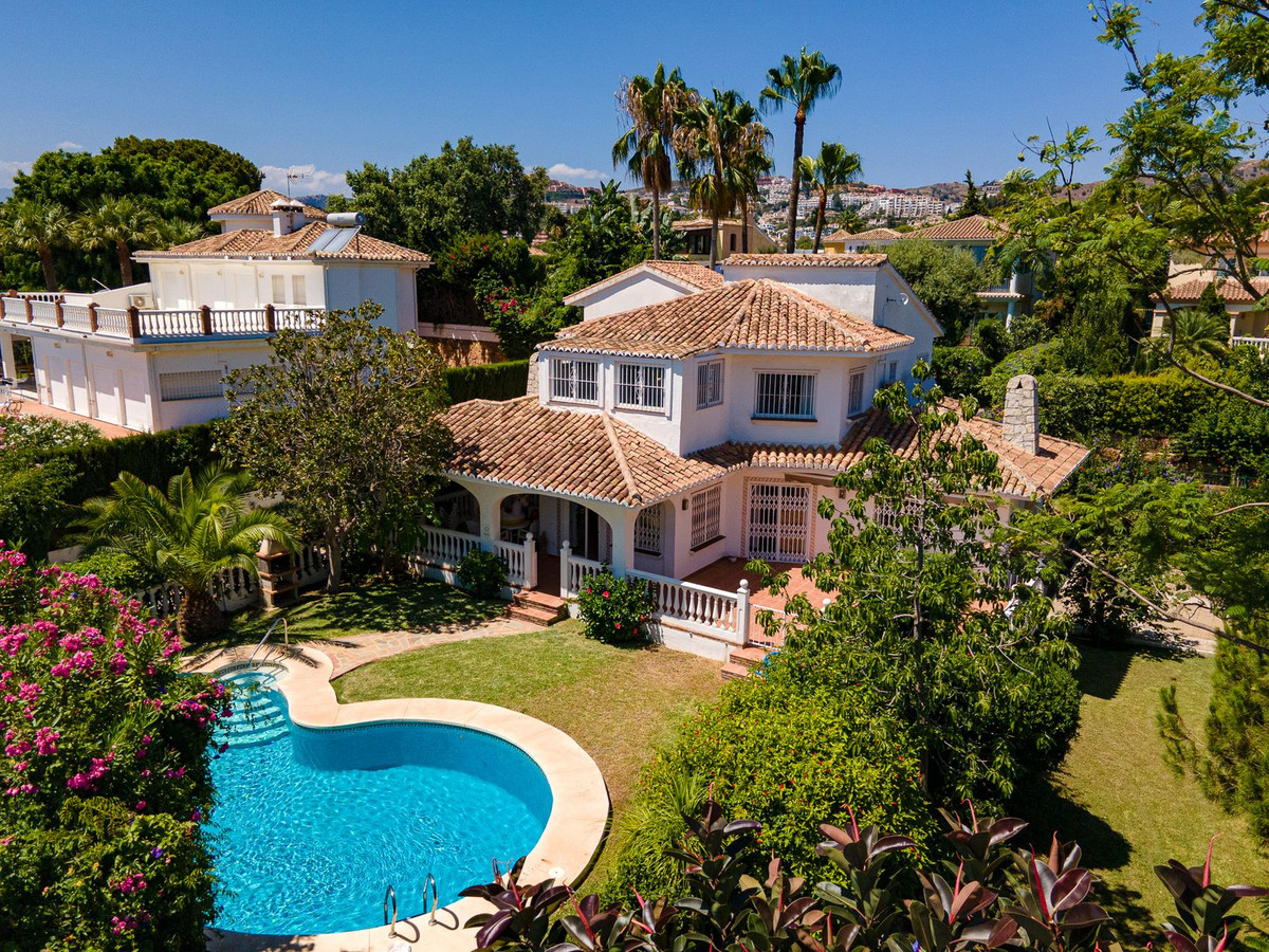 5 Bed Townhouse for sale in Calahonda Costa Del Sol, Málaga, Spain