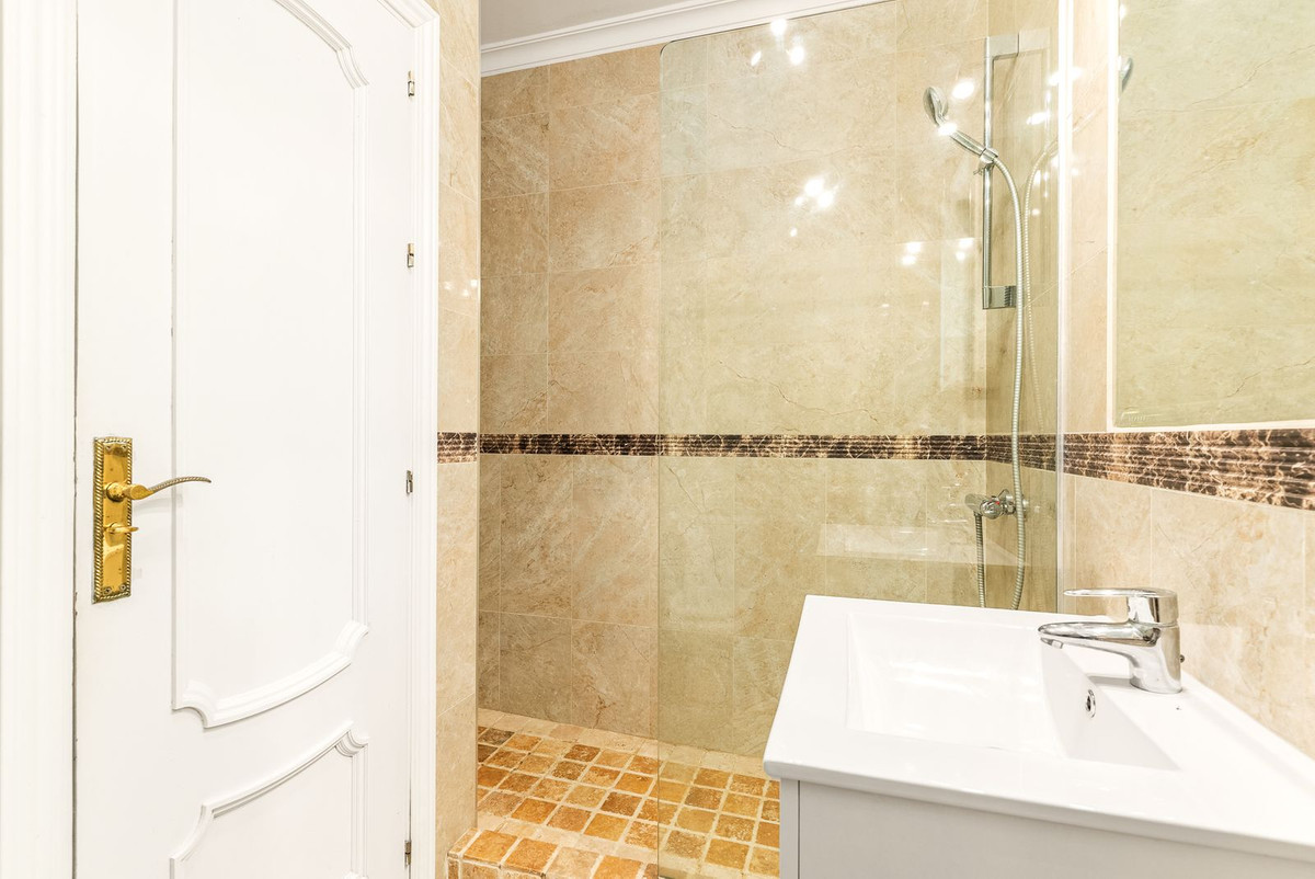 5 Bed Townhouse for sale in Calahonda Costa Del Sol, Málaga, Spain