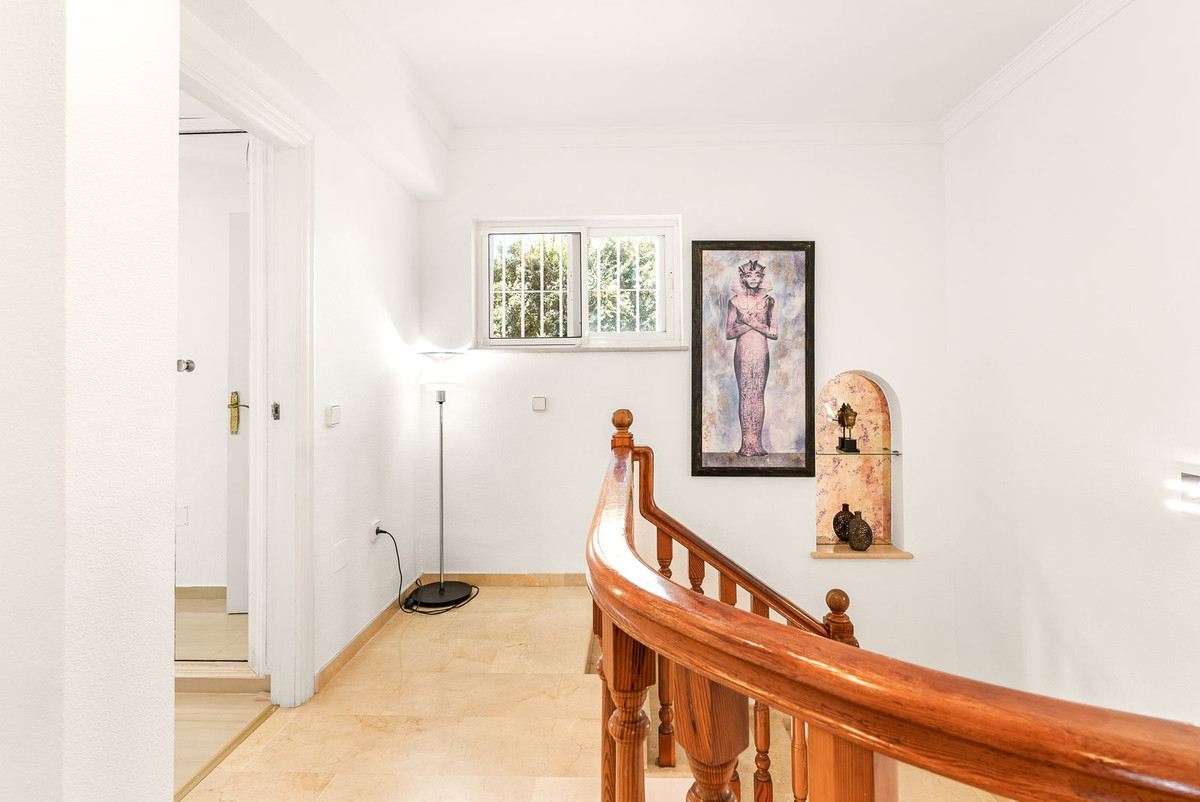 5 Bed Townhouse for sale in Calahonda Costa Del Sol, Málaga, Spain