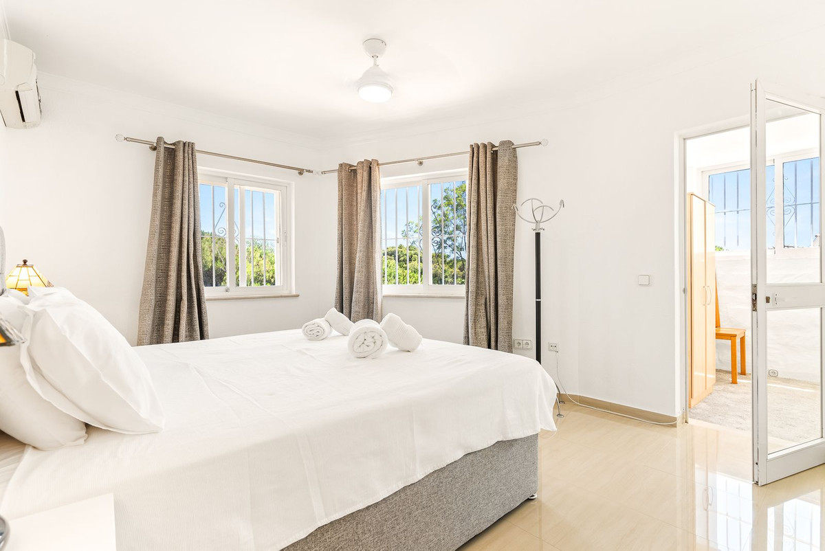 5 Bed Townhouse for sale in Calahonda Costa Del Sol, Málaga, Spain