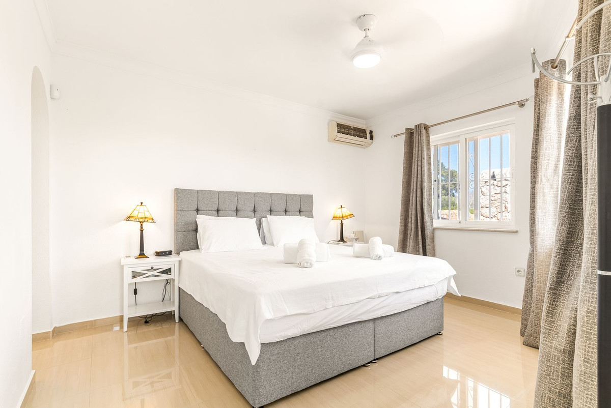 5 Bed Townhouse for sale in Calahonda Costa Del Sol, Málaga, Spain