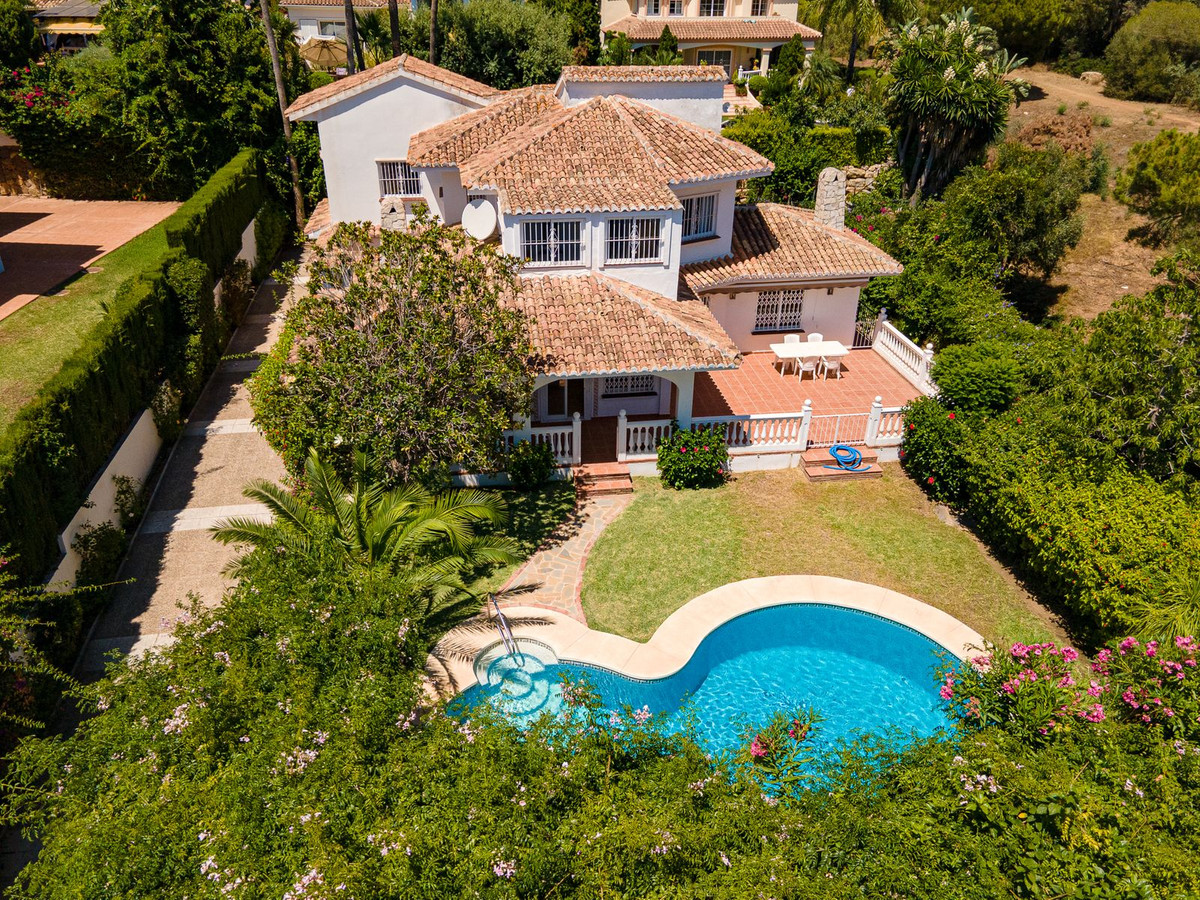 5 Bed Townhouse for sale in Calahonda Costa Del Sol, Málaga, Spain