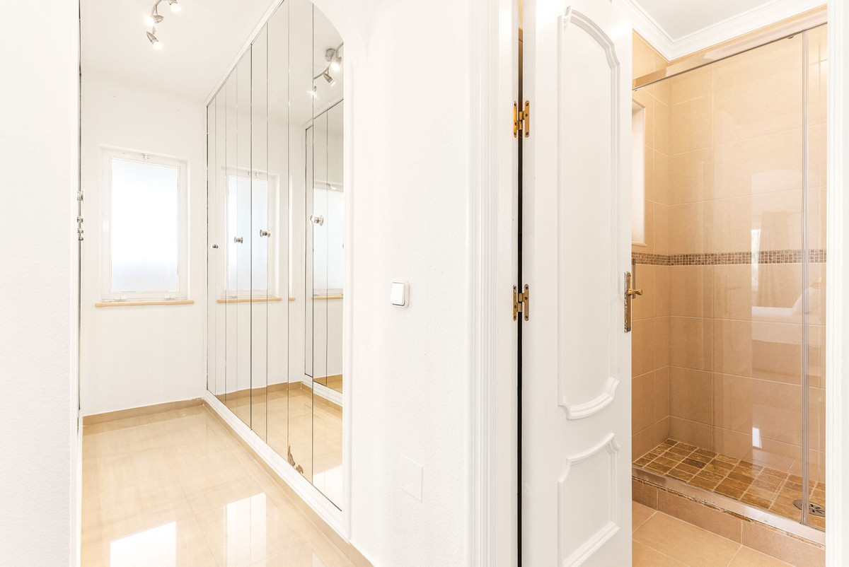 5 Bed Townhouse for sale in Calahonda Costa Del Sol, Málaga, Spain