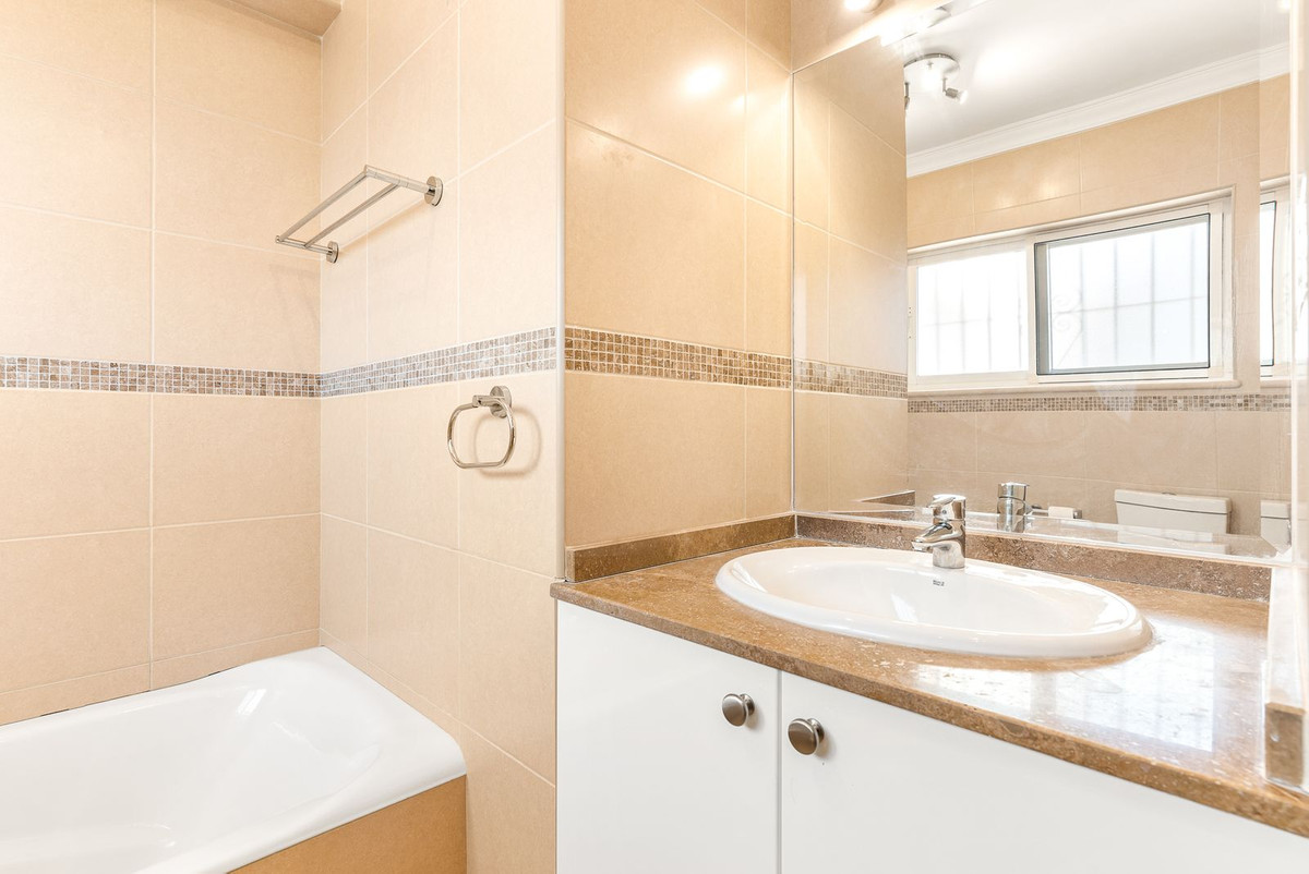 5 Bed Townhouse for sale in Calahonda Costa Del Sol, Málaga, Spain