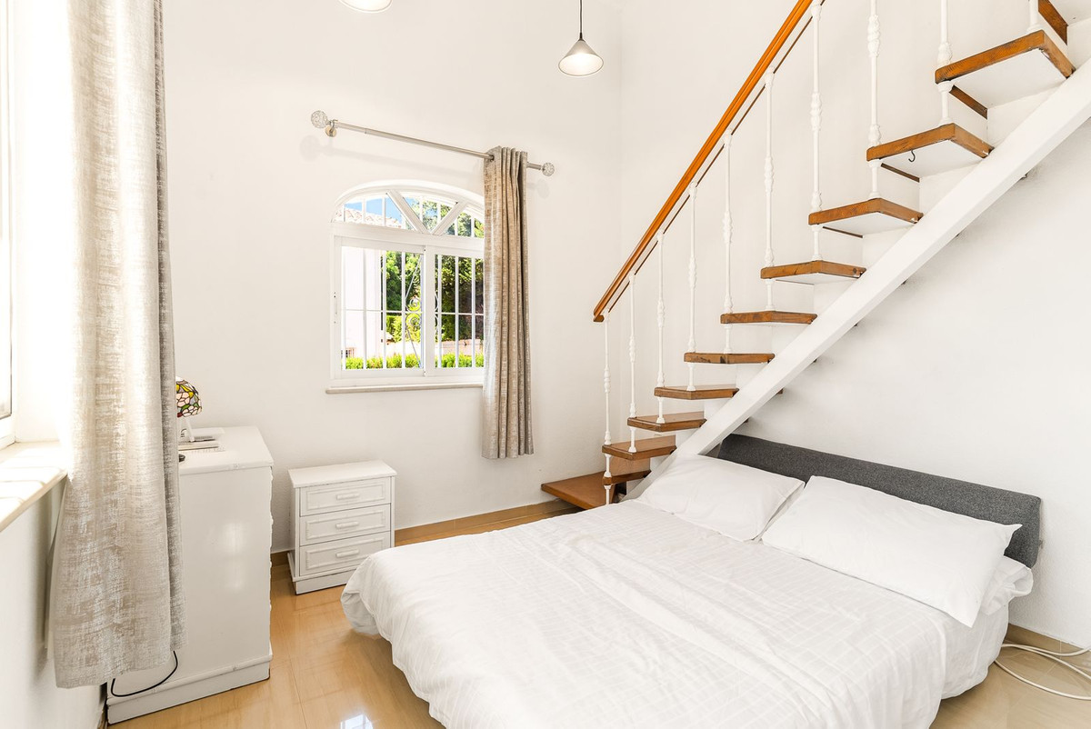 5 Bed Townhouse for sale in Calahonda Costa Del Sol, Málaga, Spain