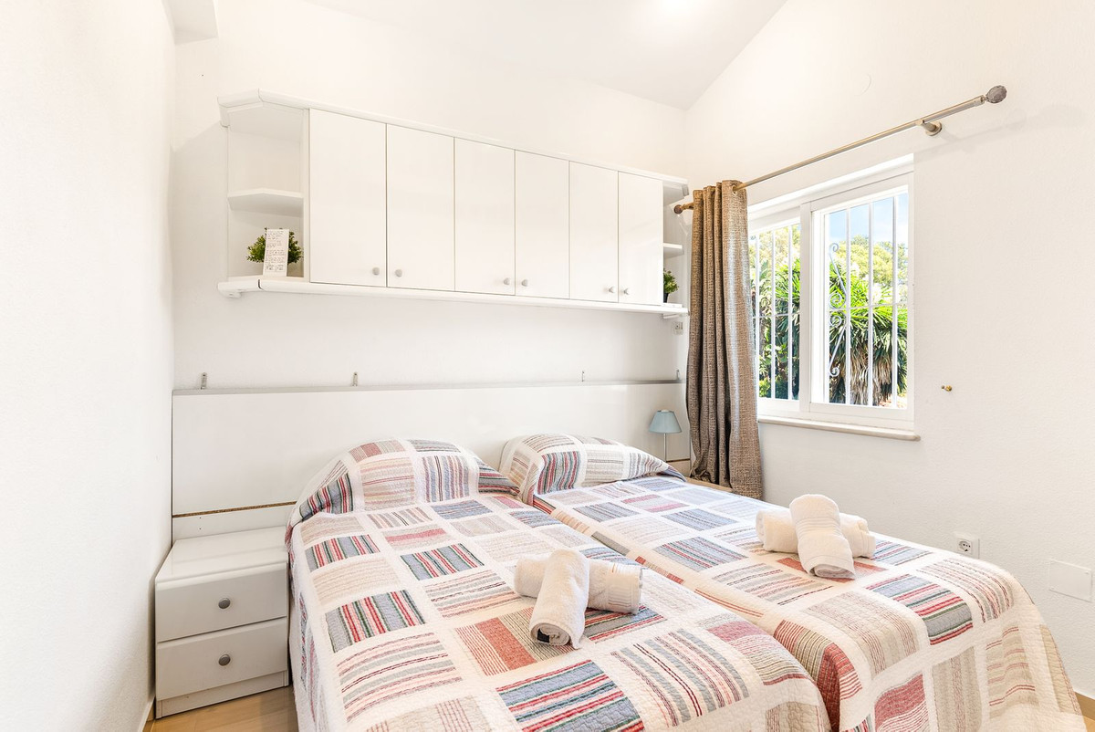 5 Bed Townhouse for sale in Calahonda Costa Del Sol, Málaga, Spain