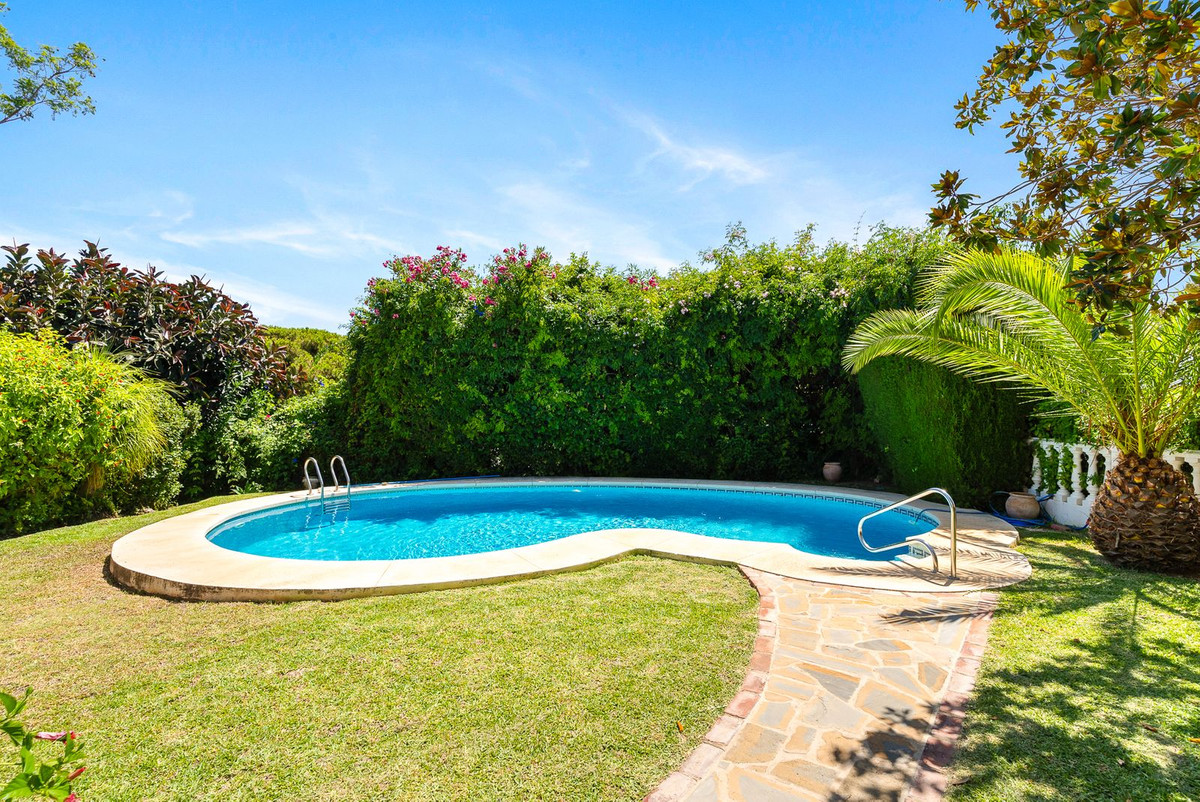 5 Bed Townhouse for sale in Calahonda Costa Del Sol, Málaga, Spain