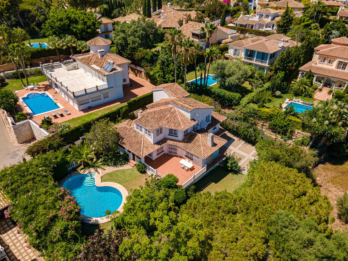 5 Bed Townhouse for sale in Calahonda Costa Del Sol, Málaga, Spain