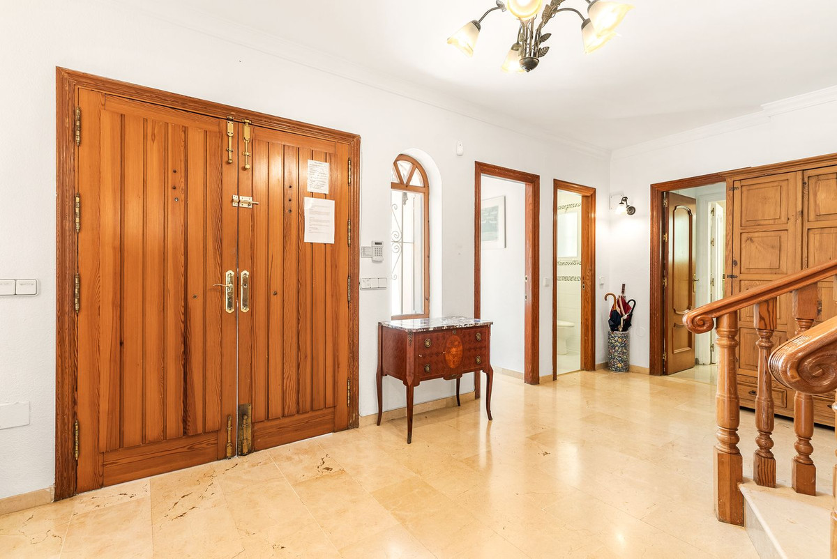5 Bed Townhouse for sale in Calahonda Costa Del Sol, Málaga, Spain