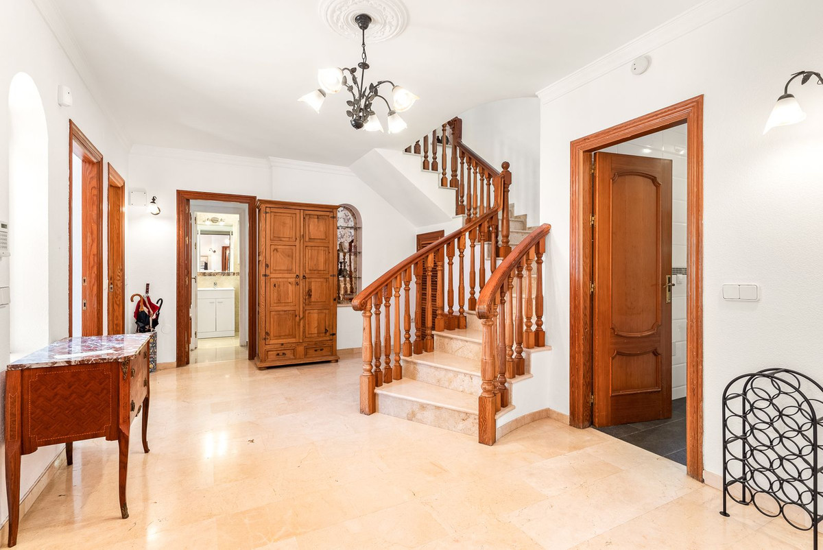 5 Bed Townhouse for sale in Calahonda Costa Del Sol, Málaga, Spain