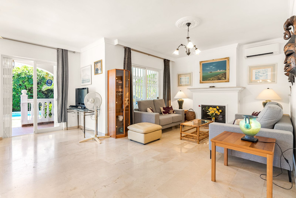 5 Bed Townhouse for sale in Calahonda Costa Del Sol, Málaga, Spain
