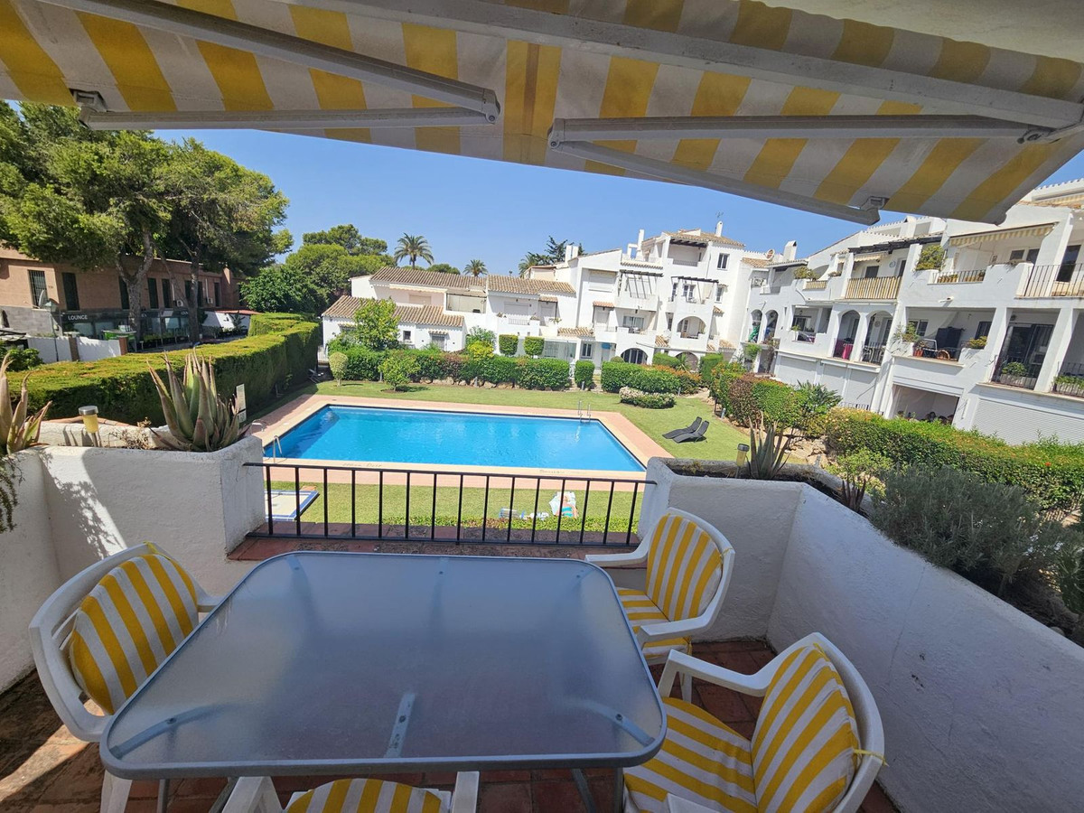 2 Bed Apartment for sale in El Paraiso Costa Del Sol, Málaga, Spain