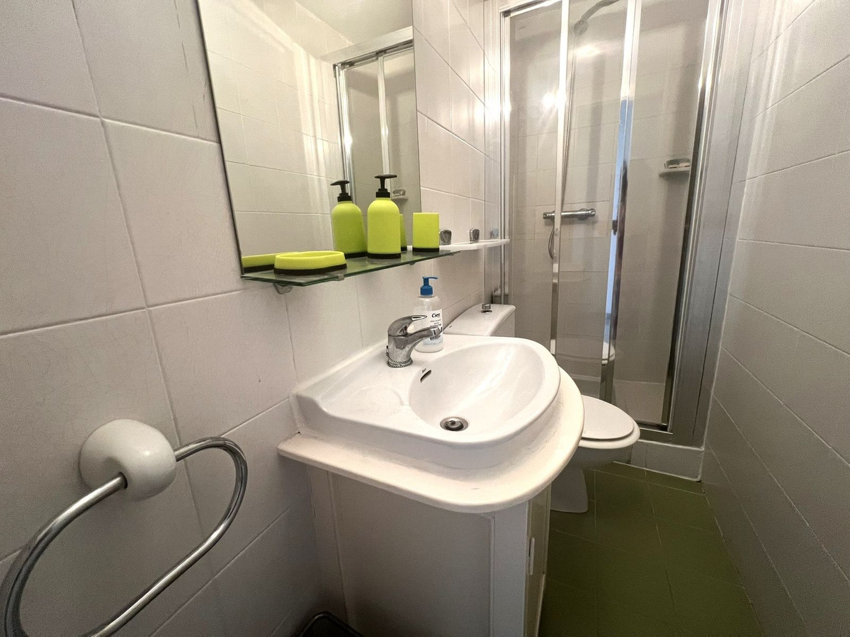 2 Bed Apartment for sale in El Paraiso Costa Del Sol, Málaga, Spain
