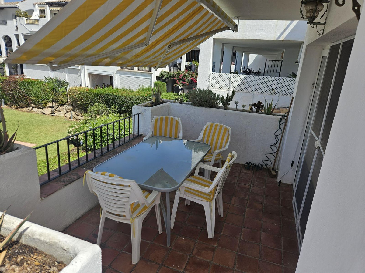 2 Bed Apartment for sale in El Paraiso Costa Del Sol, Málaga, Spain