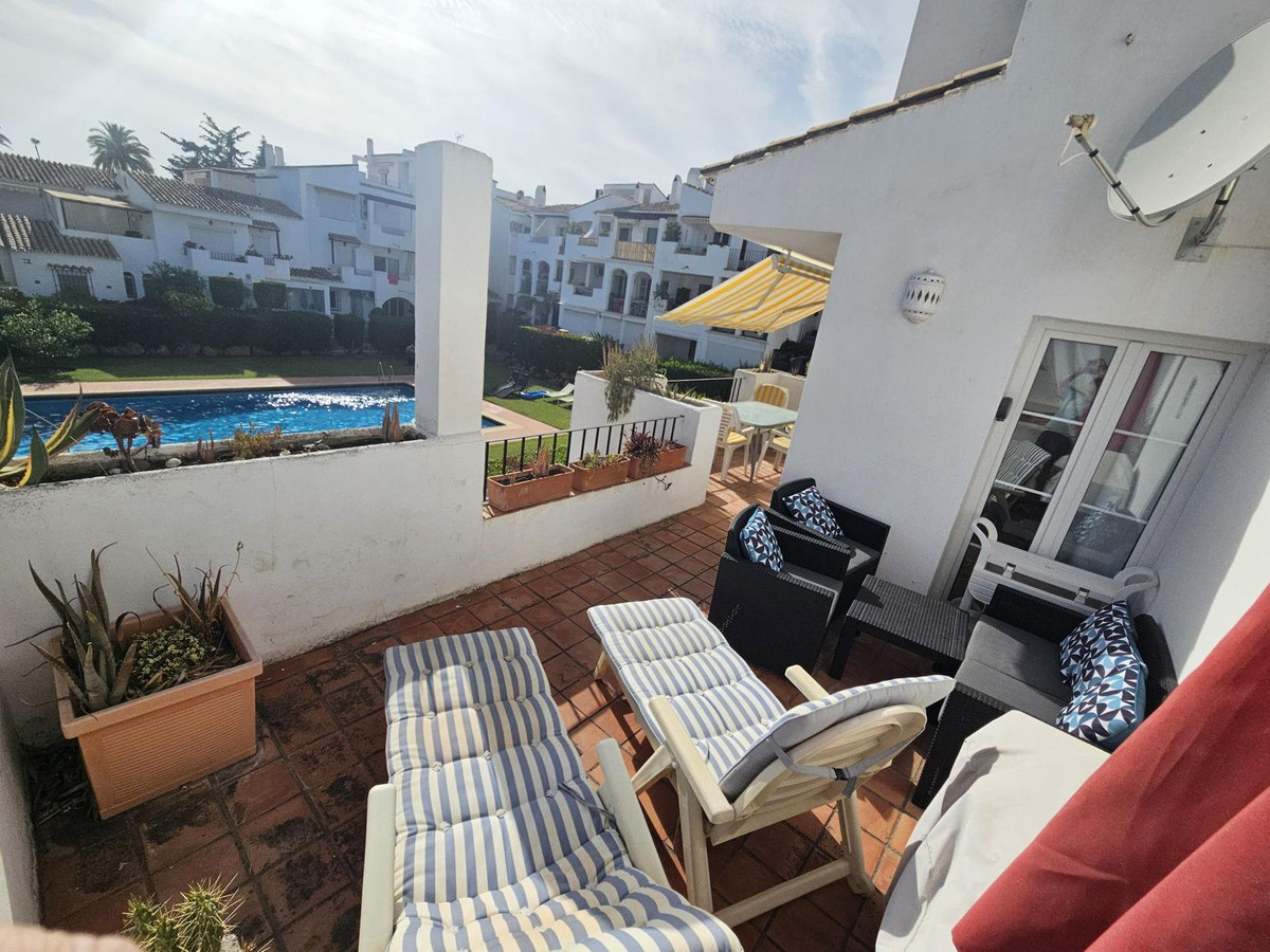 2 Bed Apartment for sale in El Paraiso Costa Del Sol, Málaga, Spain