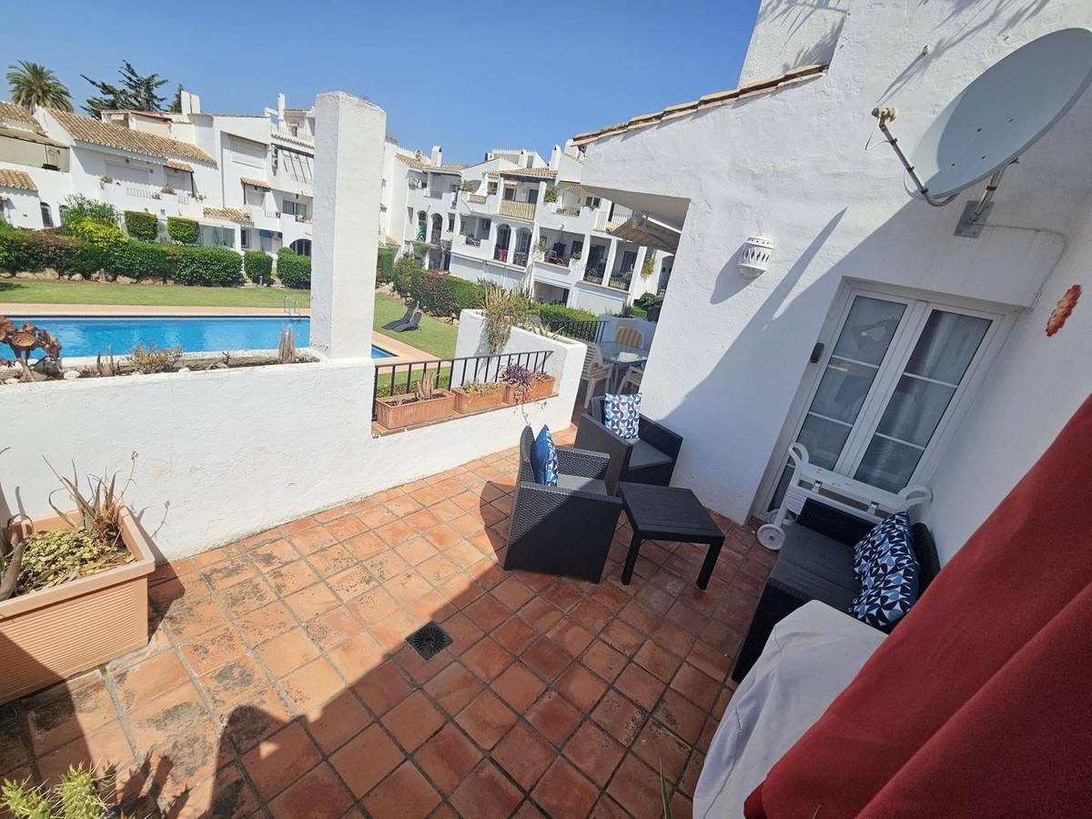 2 Bed Apartment for sale in El Paraiso Costa Del Sol, Málaga, Spain