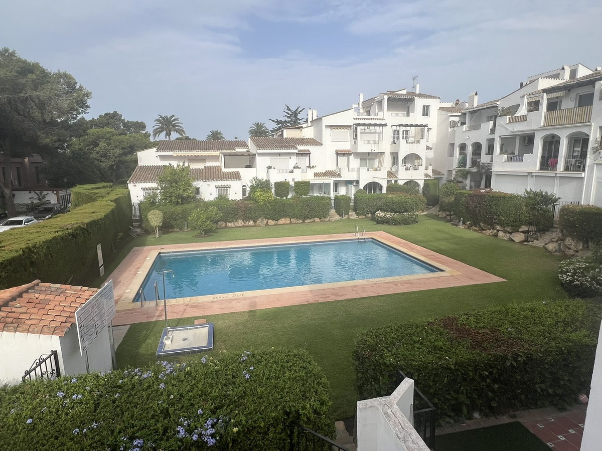 2 Bed Apartment for sale in El Paraiso Costa Del Sol, Málaga, Spain