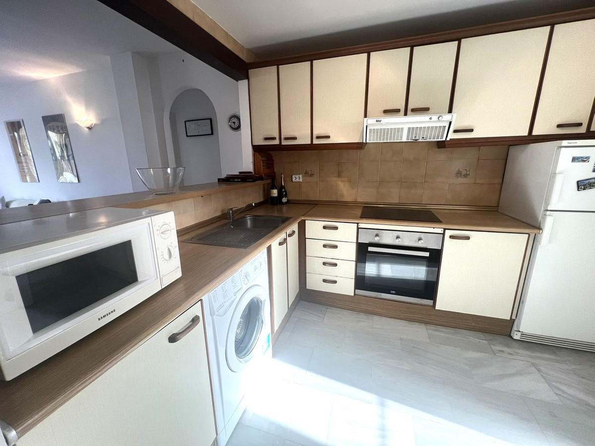 2 Bed Apartment for sale in El Paraiso Costa Del Sol, Málaga, Spain