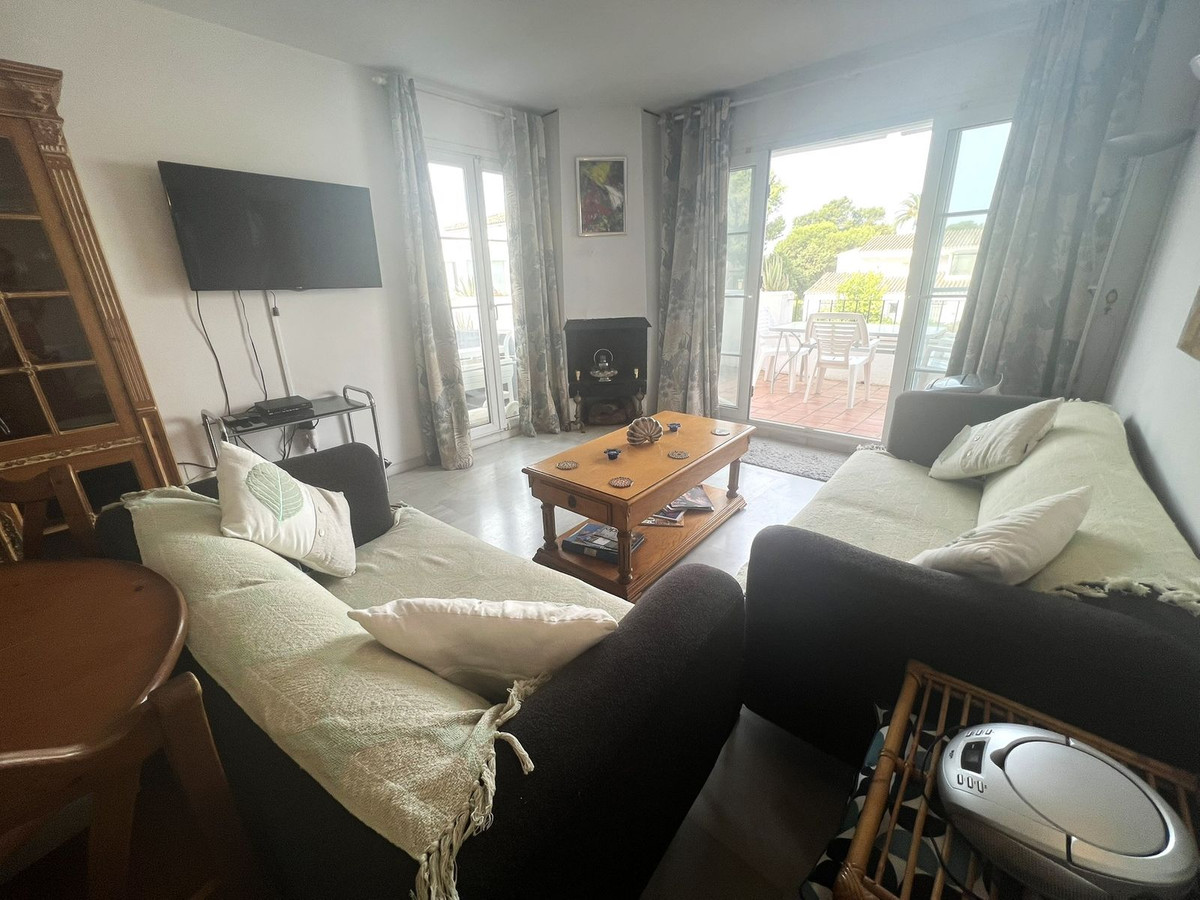 2 Bed Apartment for sale in El Paraiso Costa Del Sol, Málaga, Spain