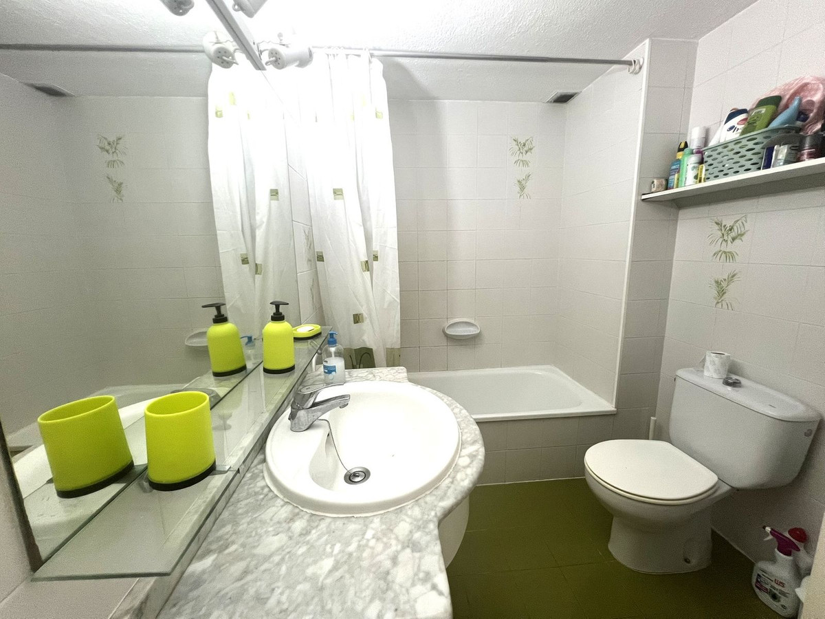 2 Bed Apartment for sale in El Paraiso Costa Del Sol, Málaga, Spain