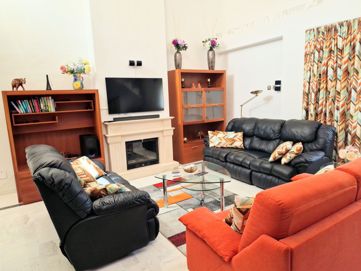 4 Bed Apartment for sale in La Carihuela Costa Del Sol, Málaga, Spain