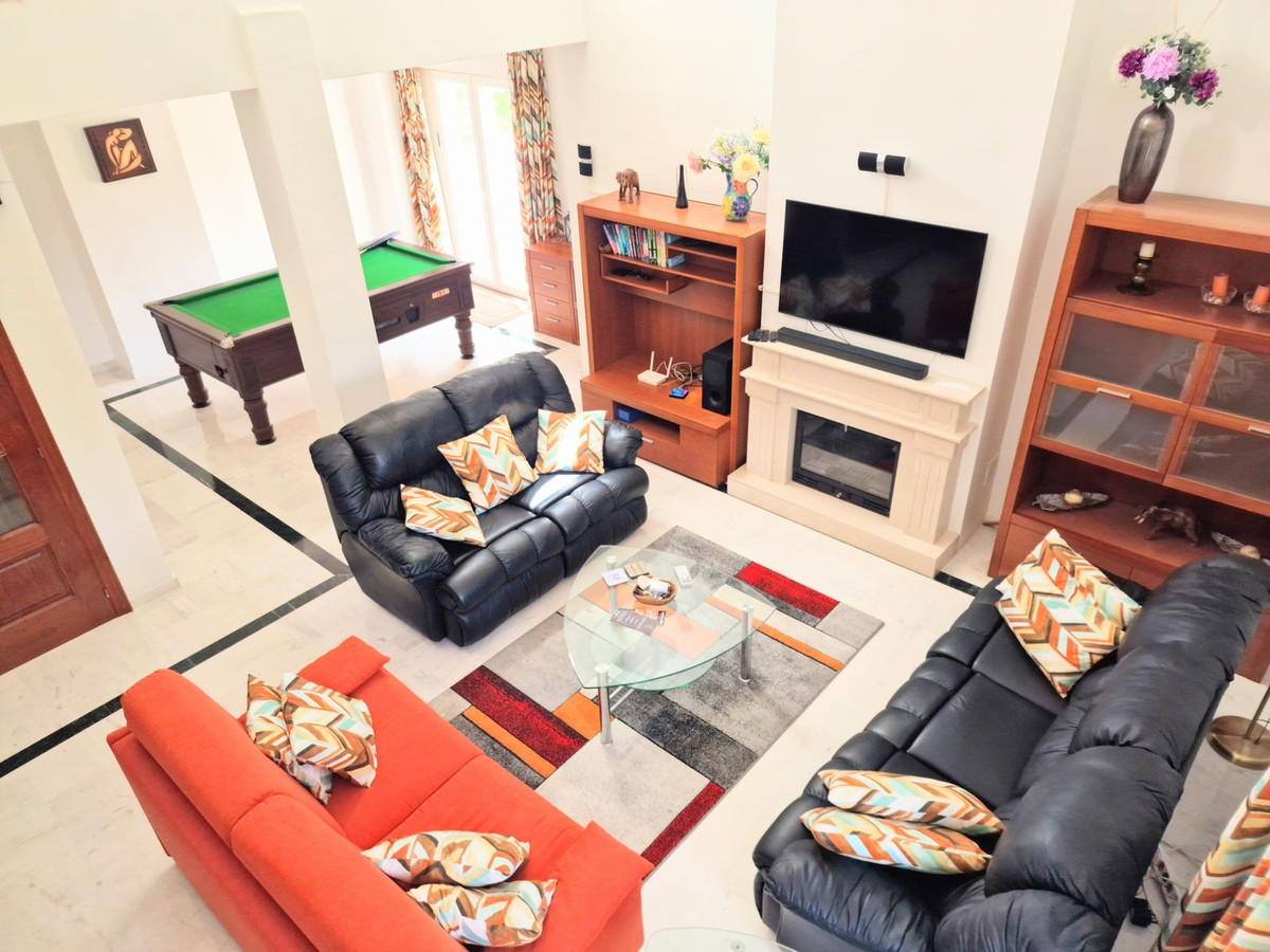 4 Bed Apartment for sale in La Carihuela Costa Del Sol, Málaga, Spain