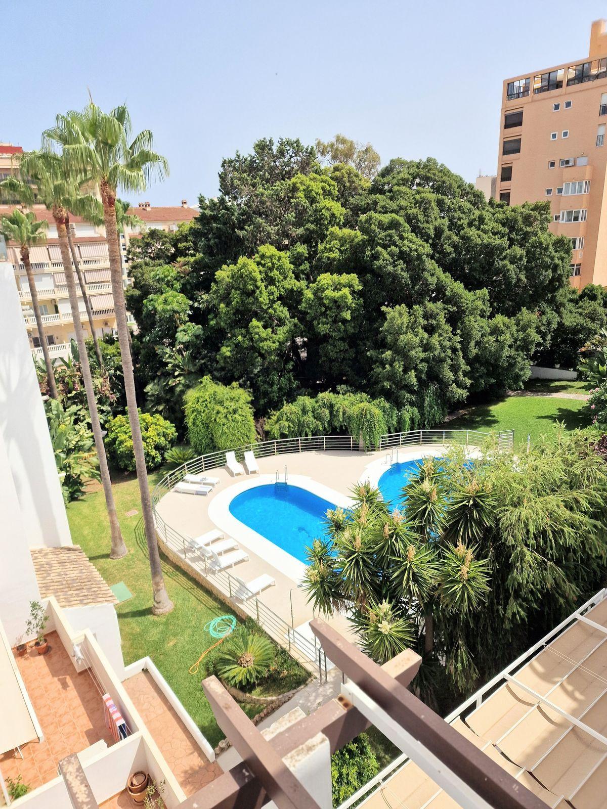 4 Bed Apartment for sale in La Carihuela Costa Del Sol, Málaga, Spain