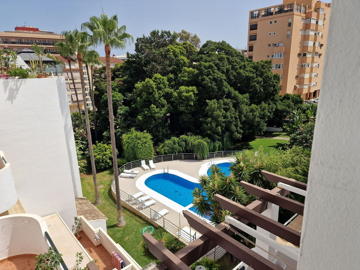 4 Bed Apartment for sale in La Carihuela Costa Del Sol, Málaga, Spain