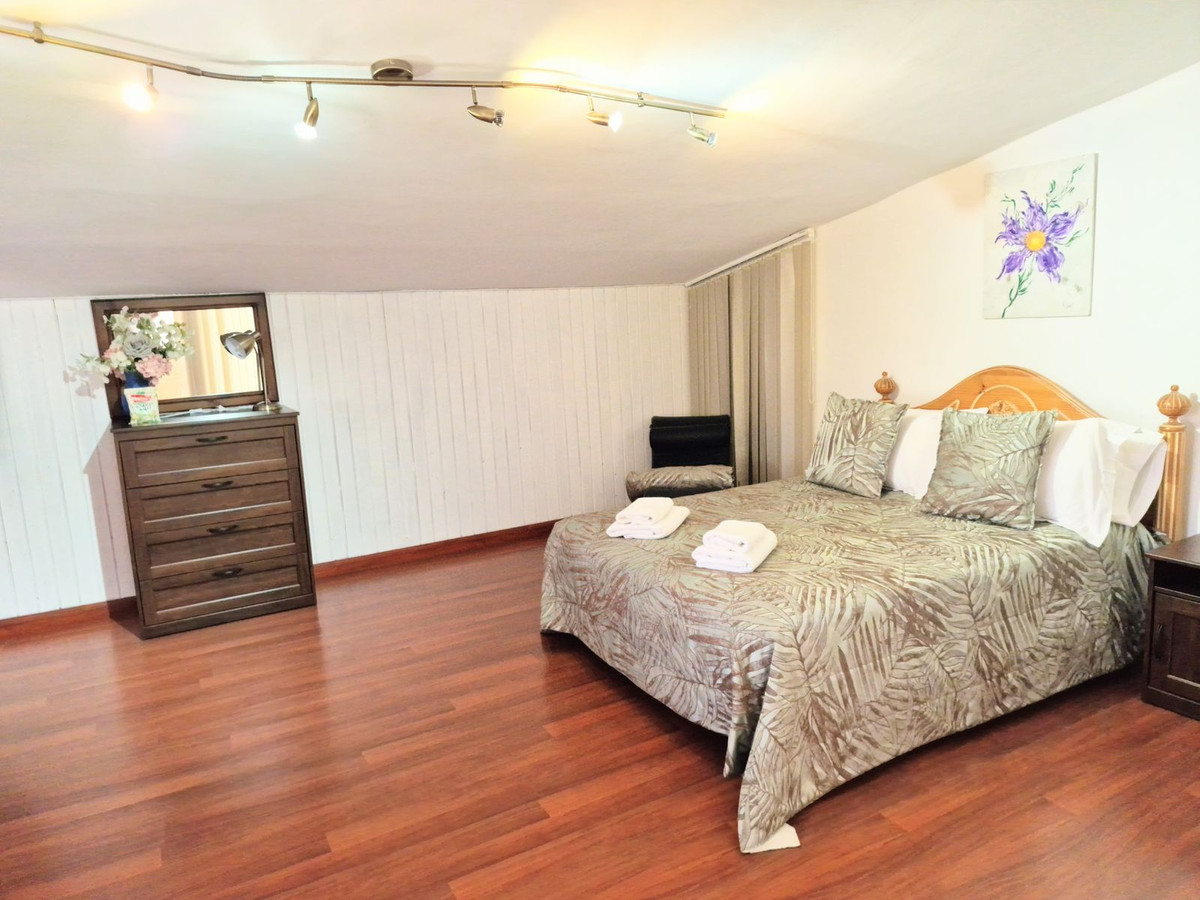 4 Bed Apartment for sale in La Carihuela Costa Del Sol, Málaga, Spain