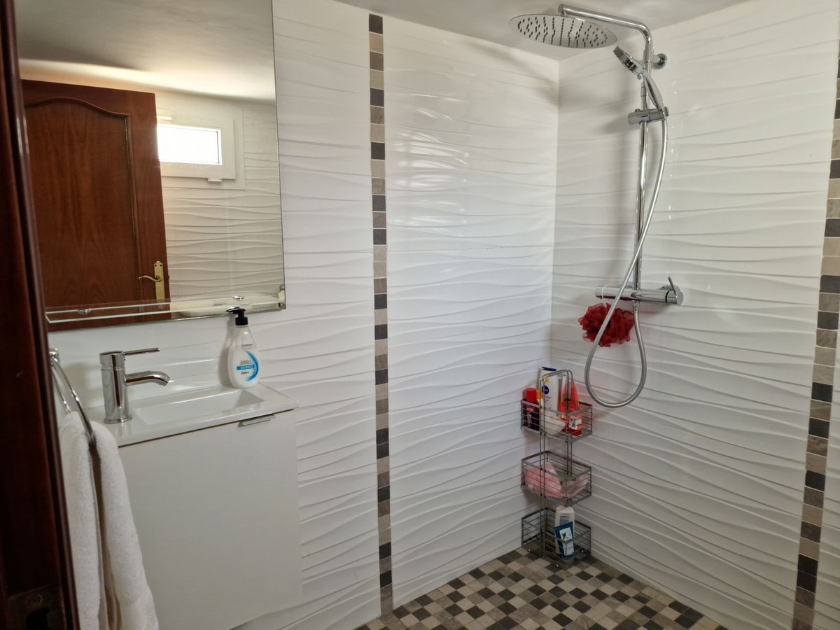 4 Bed Apartment for sale in La Carihuela Costa Del Sol, Málaga, Spain