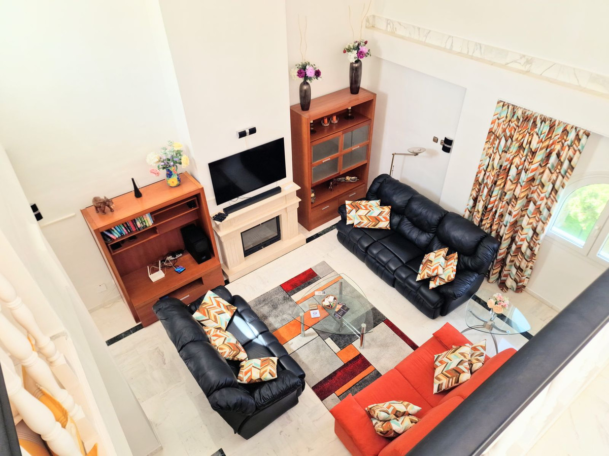 4 Bed Apartment for sale in La Carihuela Costa Del Sol, Málaga, Spain