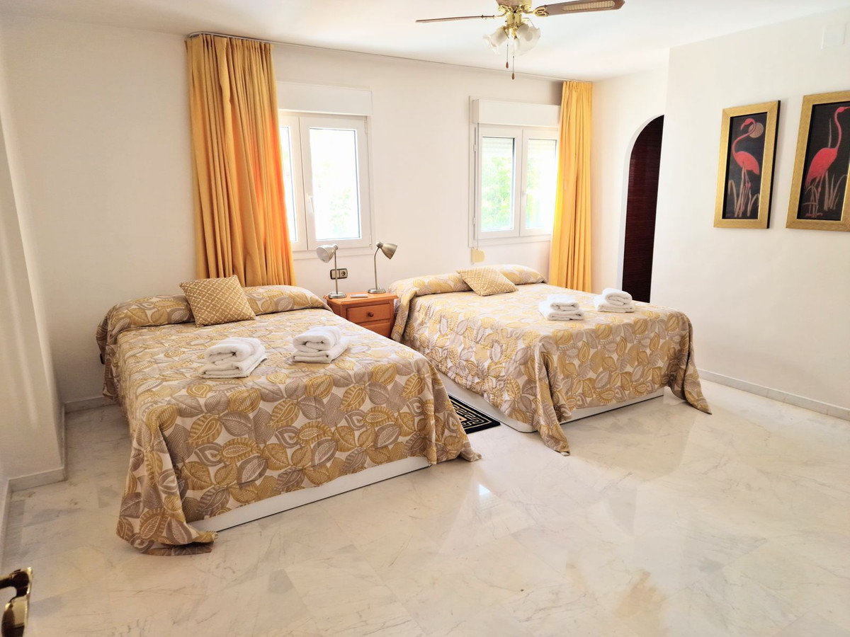 4 Bed Apartment for sale in La Carihuela Costa Del Sol, Málaga, Spain