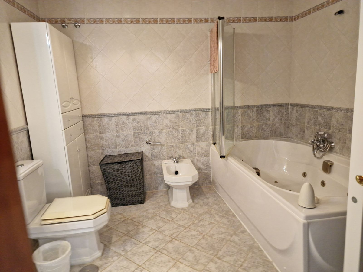 4 Bed Apartment for sale in La Carihuela Costa Del Sol, Málaga, Spain