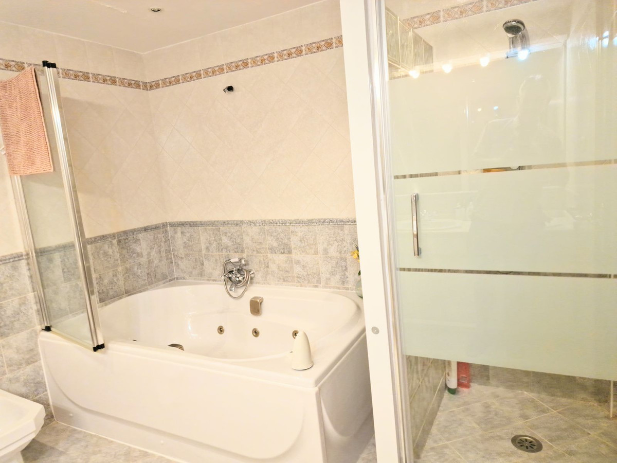 4 Bed Apartment for sale in La Carihuela Costa Del Sol, Málaga, Spain