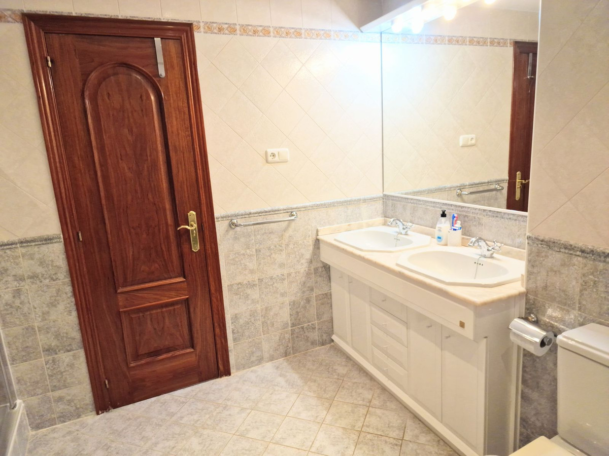 4 Bed Apartment for sale in La Carihuela Costa Del Sol, Málaga, Spain