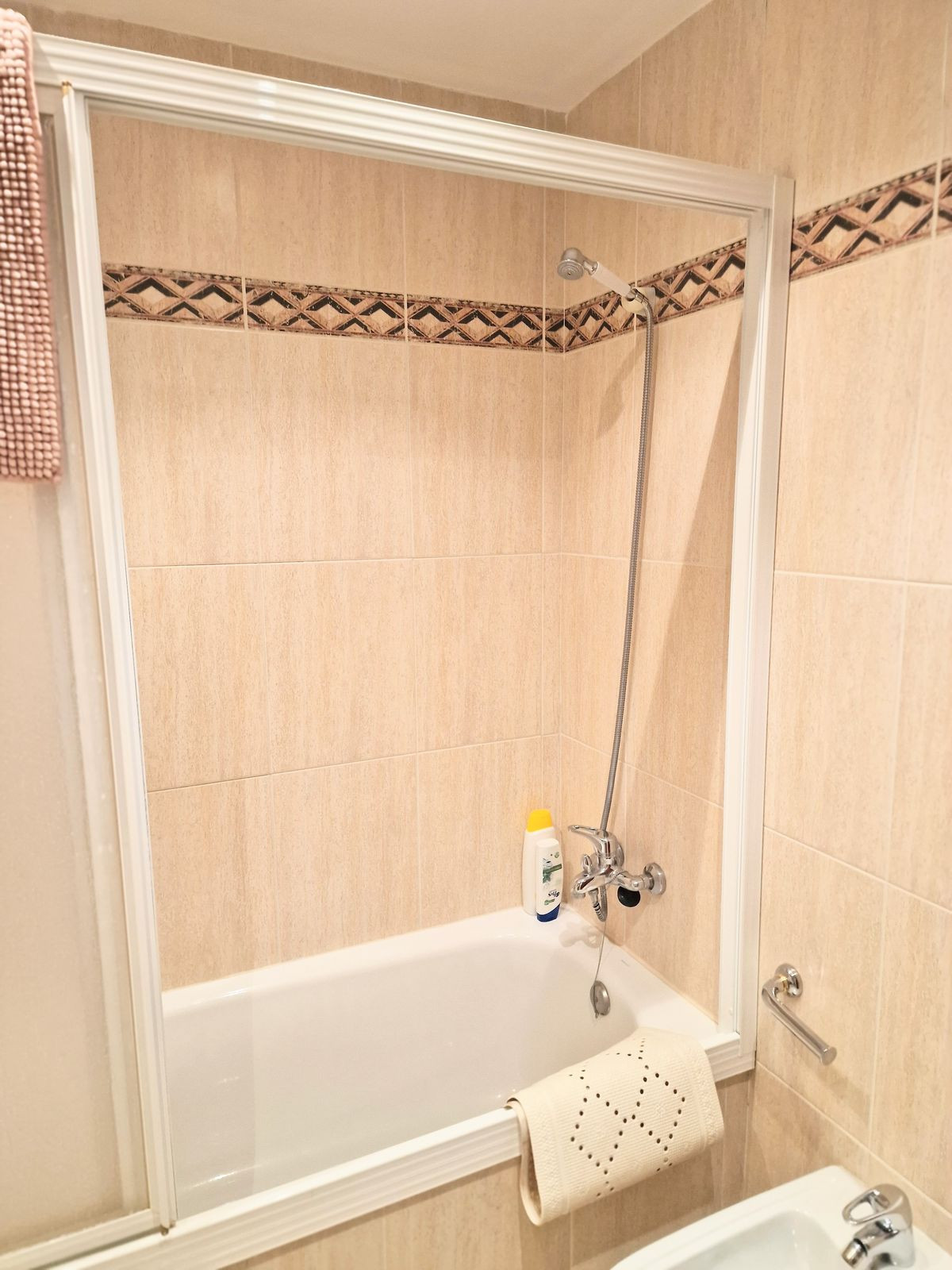 4 Bed Apartment for sale in La Carihuela Costa Del Sol, Málaga, Spain